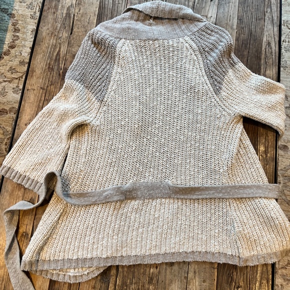 BCBG chunky sweater wrap size M - Picture 4 of 5